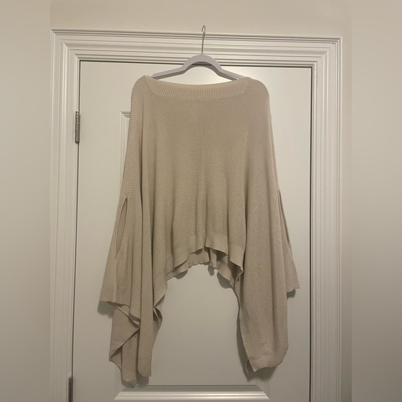 Lululemon Forward Flow Poncho White Opal - One Size - Picture 2 of 8